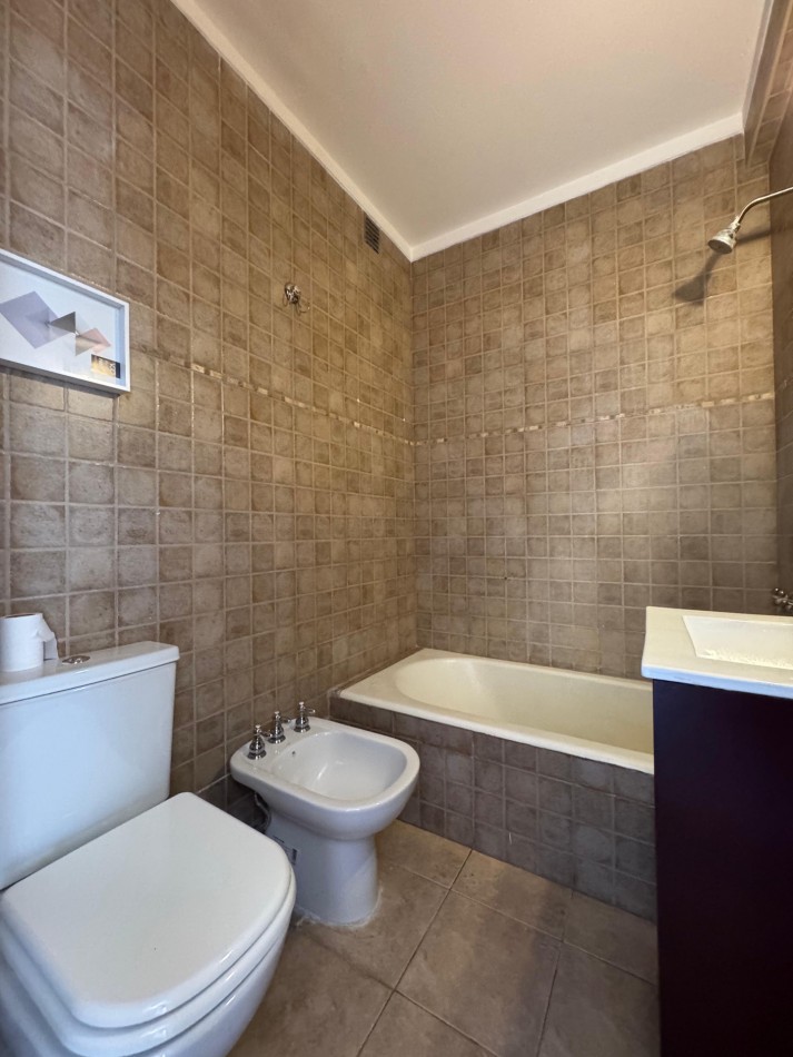 VENTA PISO  DE 4 AMBIENTES CON BALCON CORRIDO Y VISTA AL MAR 