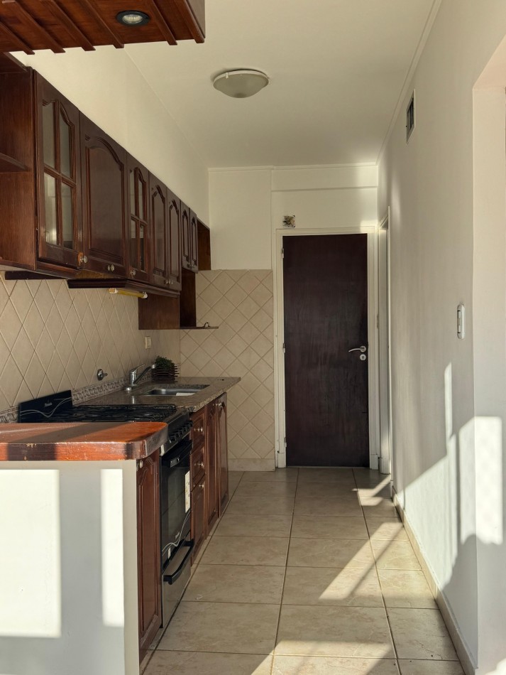 VENTA PISO  DE 4 AMBIENTES CON BALCON CORRIDO Y VISTA AL MAR 