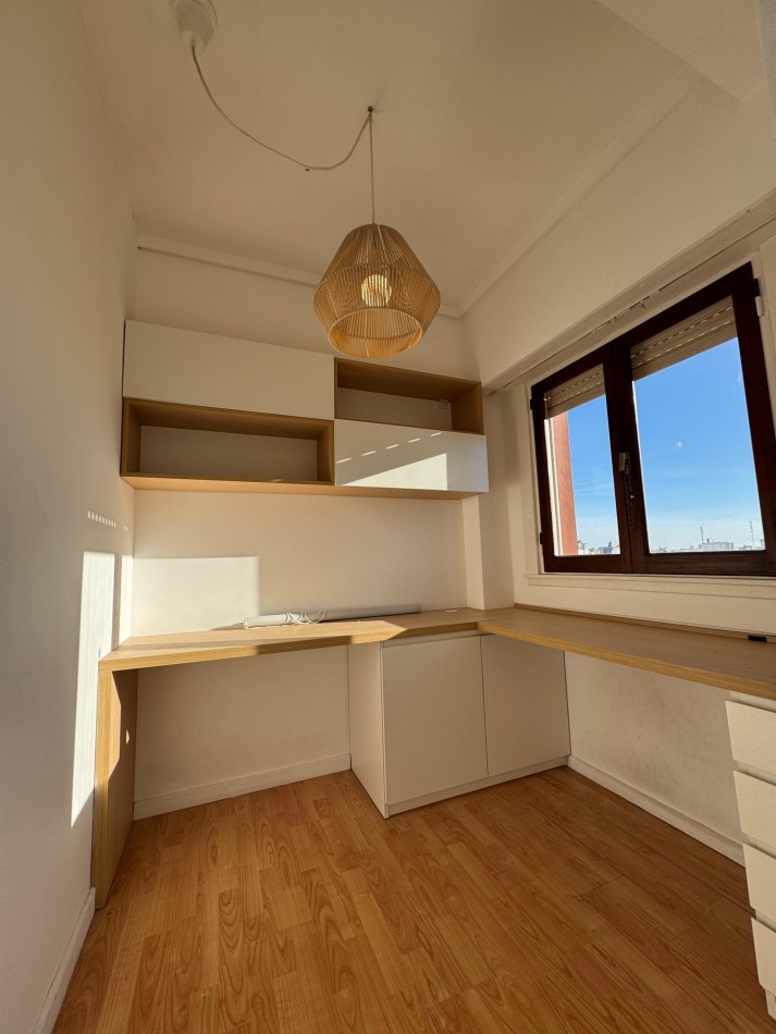 VENTA PISO  DE 4 AMBIENTES CON BALCON CORRIDO Y VISTA AL MAR 