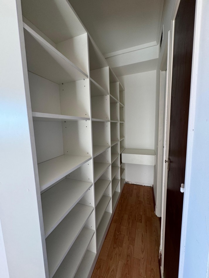 VENTA PISO  DE 4 AMBIENTES CON BALCON CORRIDO Y VISTA AL MAR 