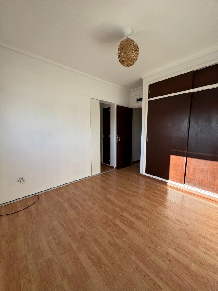 VENTA PISO  DE 4 AMBIENTES CON BALCON CORRIDO Y VISTA AL MAR 