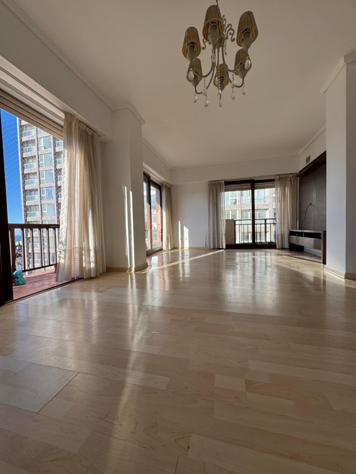VENTA PISO  DE 4 AMBIENTES CON BALCON CORRIDO Y VISTA AL MAR 