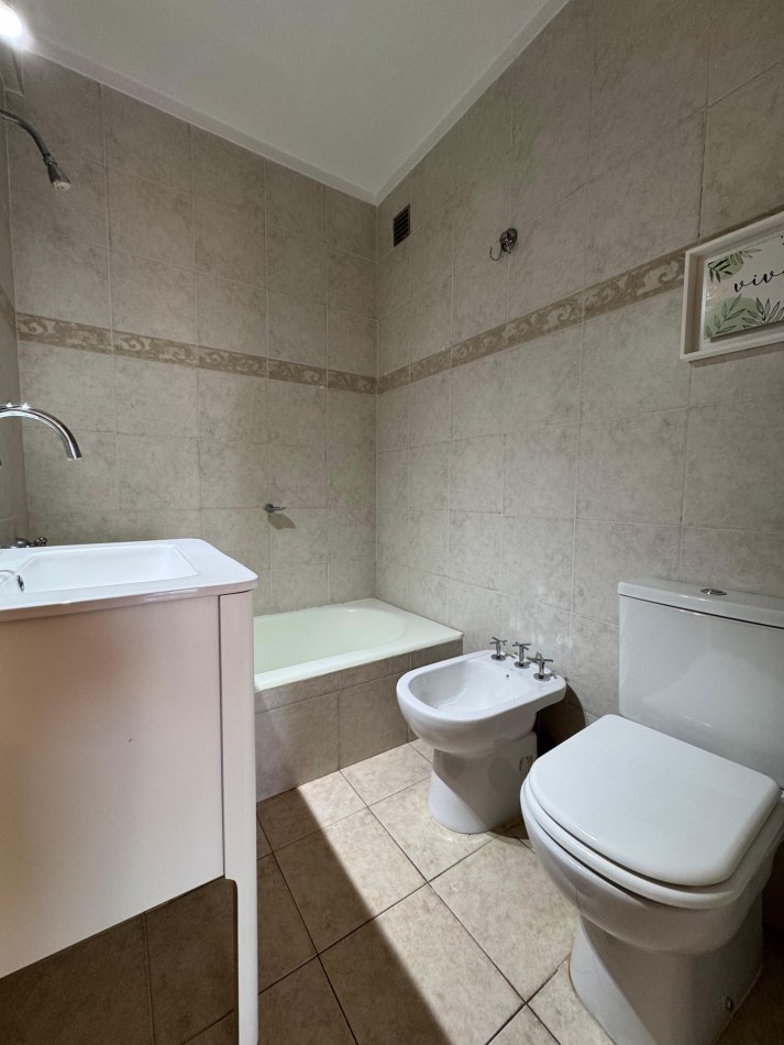 VENTA PISO  DE 4 AMBIENTES CON BALCON CORRIDO Y VISTA AL MAR 