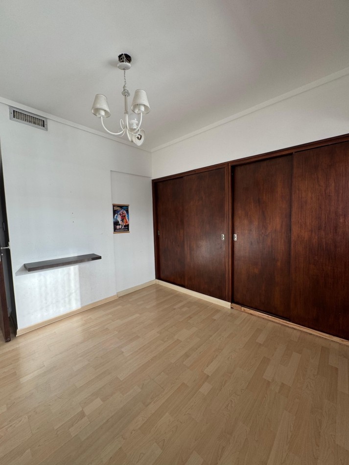 VENTA PISO  DE 4 AMBIENTES CON BALCON CORRIDO Y VISTA AL MAR 