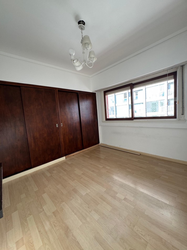 VENTA PISO  DE 4 AMBIENTES CON BALCON CORRIDO Y VISTA AL MAR 