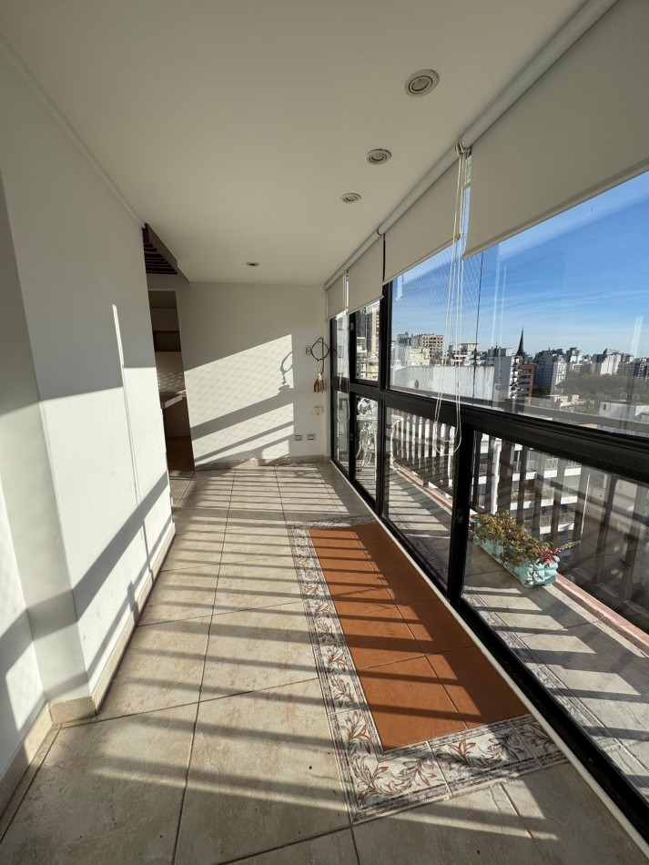 VENTA PISO  DE 4 AMBIENTES CON BALCON CORRIDO Y VISTA AL MAR 