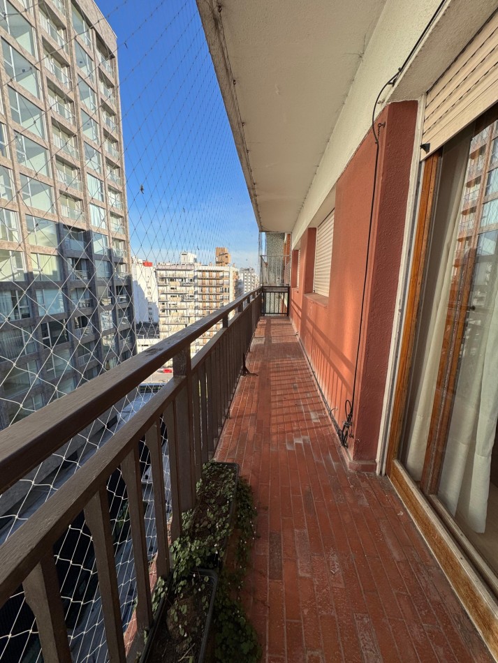 VENTA PISO  DE 4 AMBIENTES CON BALCON CORRIDO Y VISTA AL MAR 