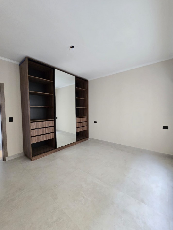 VENDEMOS CHALET EN IMPECABLE ESTADO EN BARRIO SAN JOSE 