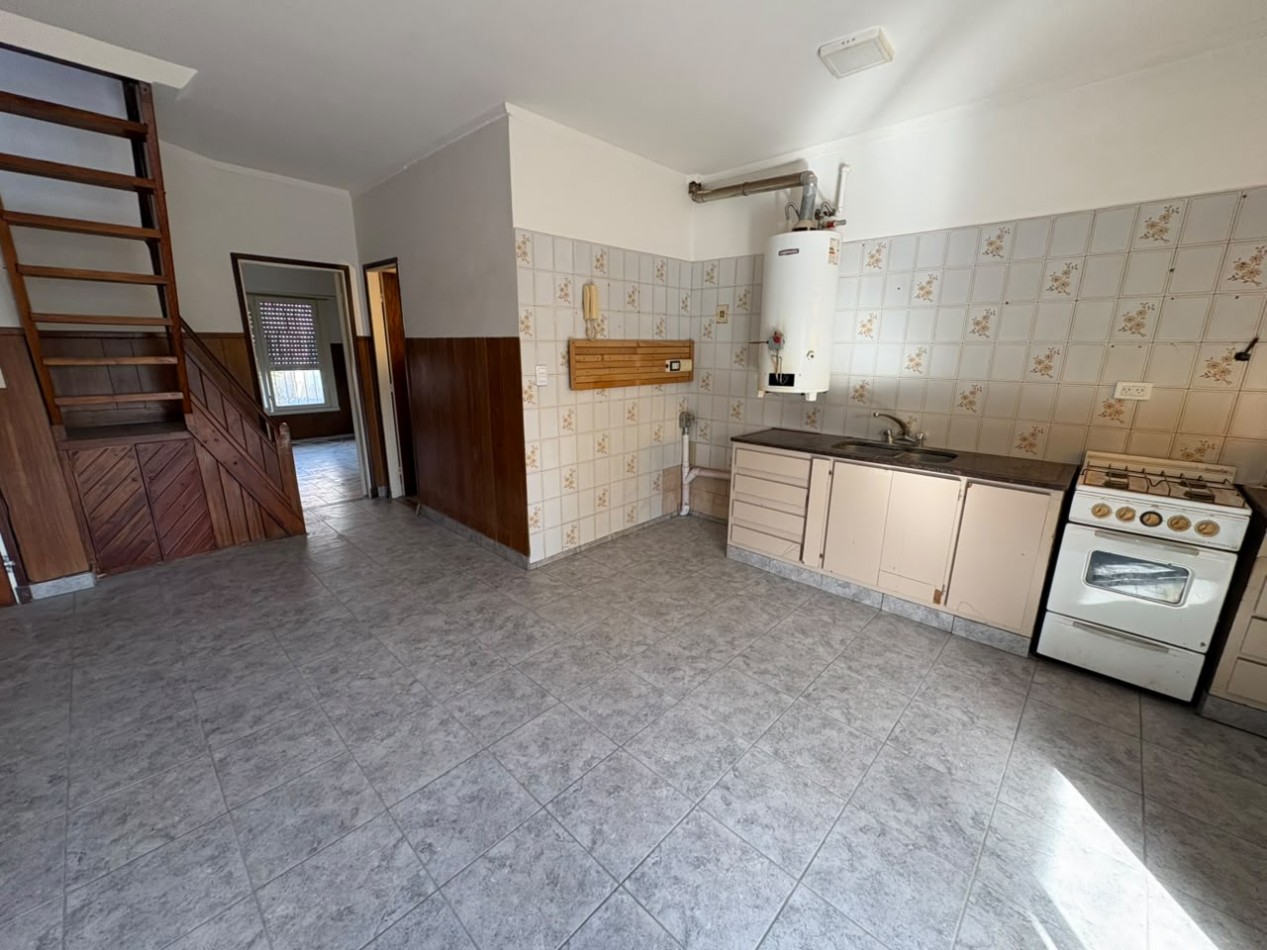 ALQUILER PH 3 AMBIENTES CON BALCON A LA CALLE BARRIO DON BOSCO. 
