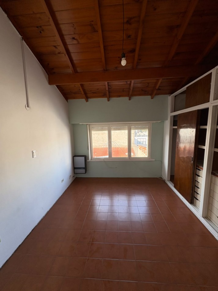 ALQUILER PH 3 AMBIENTES CON BALCON A LA CALLE BARRIO DON BOSCO. 