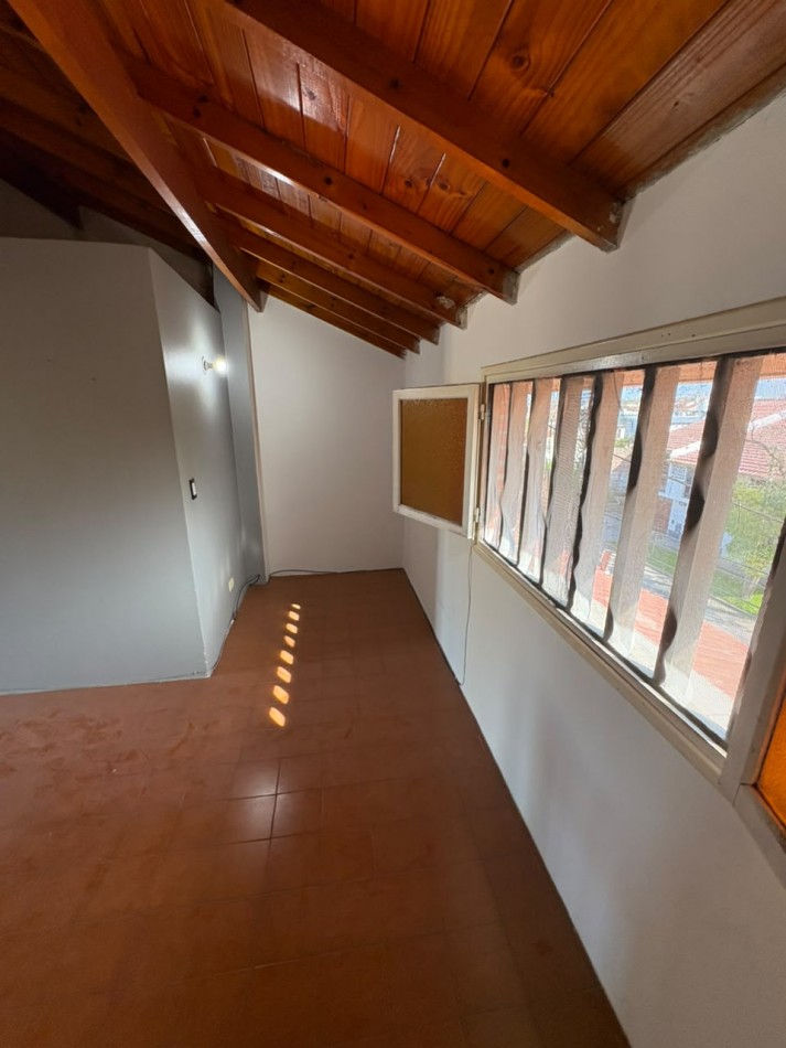 ALQUILER PH 3 AMBIENTES CON BALCON A LA CALLE BARRIO DON BOSCO. 