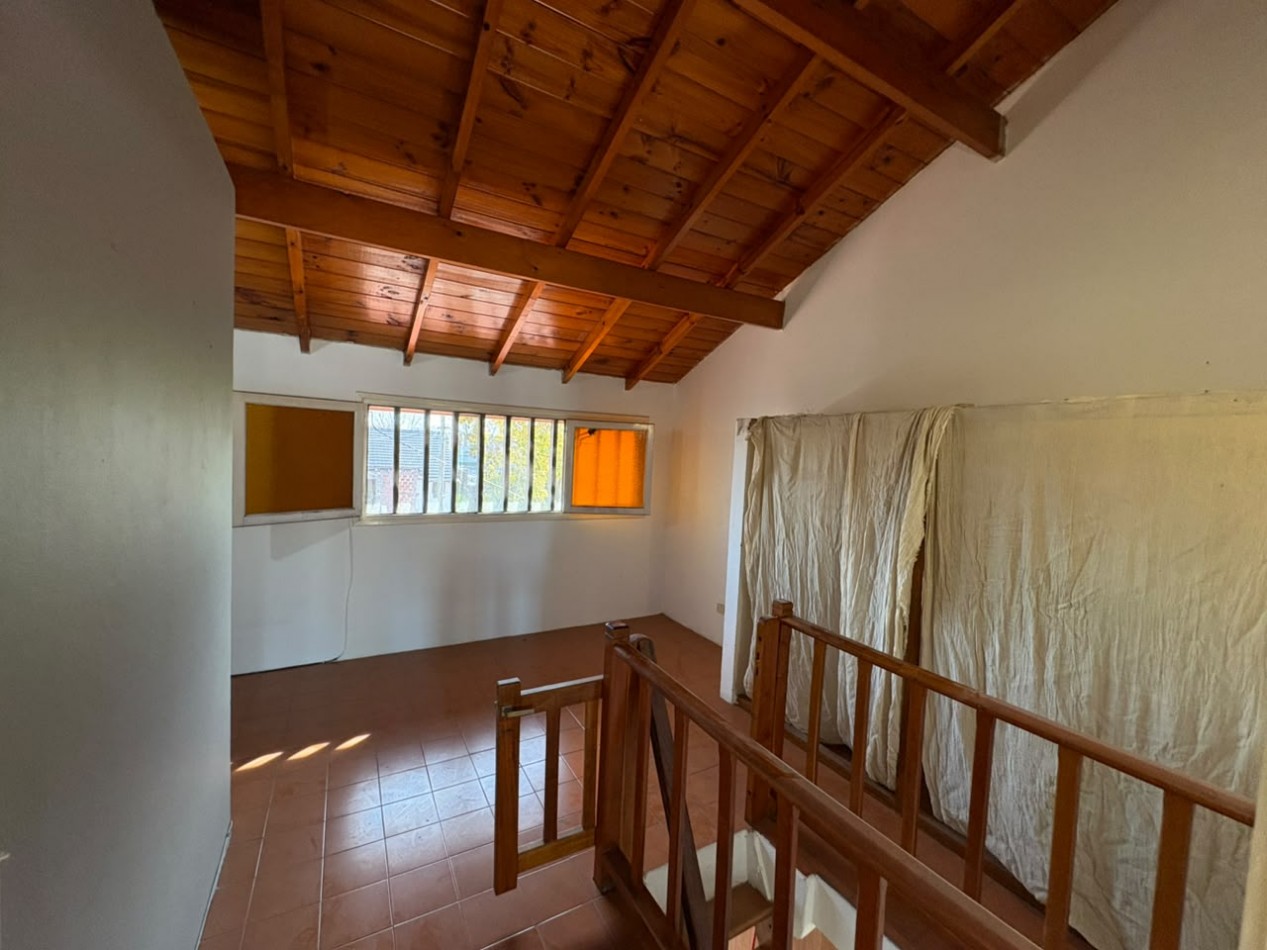 ALQUILER PH 3 AMBIENTES CON BALCON A LA CALLE BARRIO DON BOSCO. 