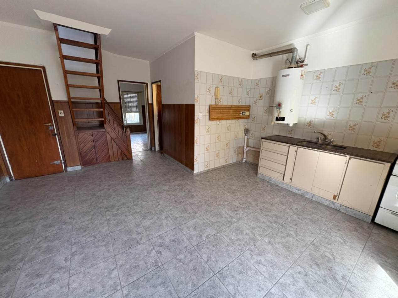ALQUILER PH 3 AMBIENTES CON BALCON A LA CALLE BARRIO DON BOSCO. 