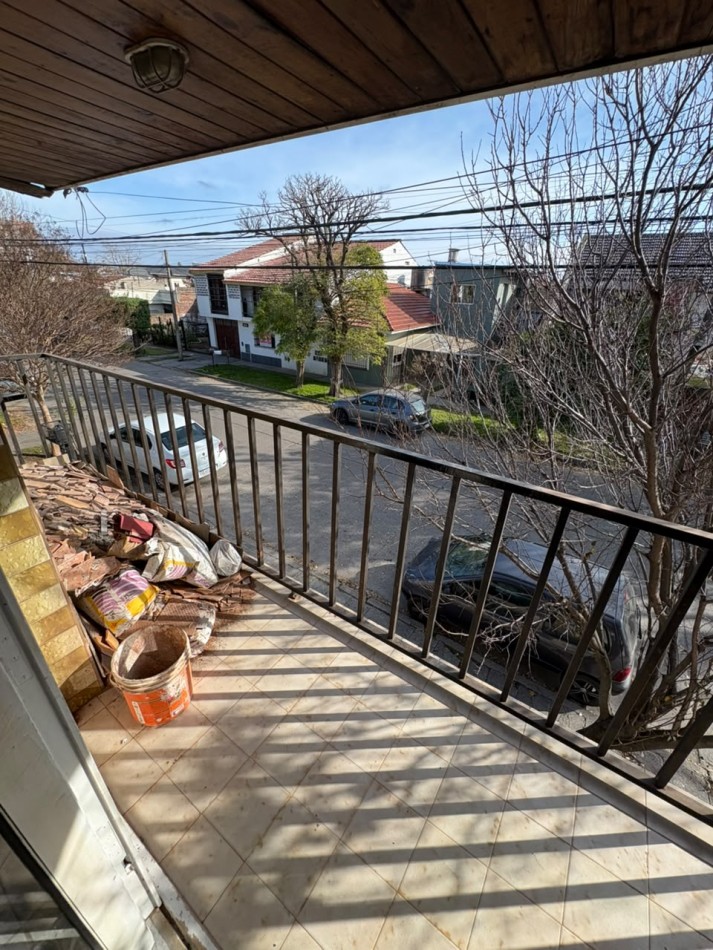 ALQUILER PH 3 AMBIENTES CON BALCON A LA CALLE BARRIO DON BOSCO. 