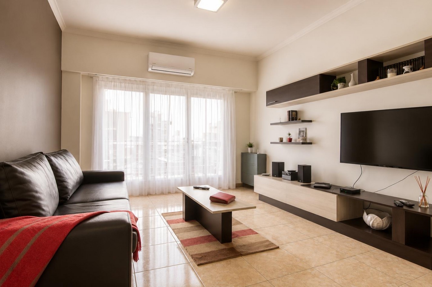 VENDEMOS DEPARTAMENTO DE 3 AMBIENTES ZONA CENTRO CON BALCON