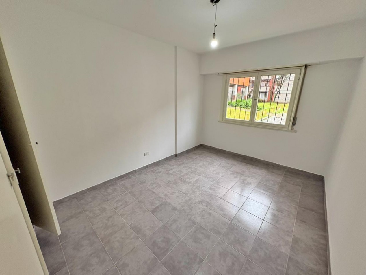 ALQUILER 24 MESES ZONA ESTRADA Y TEJEDOR 3 AMBIENTES CON ESPACIO DE COCHERA 