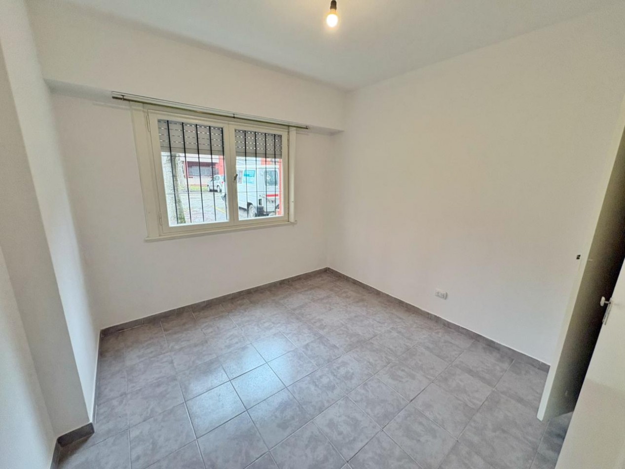ALQUILER 24 MESES ZONA ESTRADA Y TEJEDOR 3 AMBIENTES CON ESPACIO DE COCHERA 