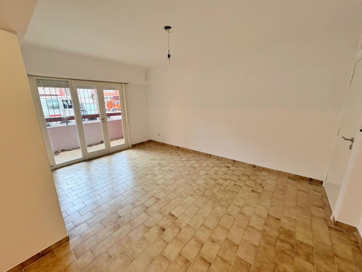 ALQUILER 24 MESES ZONA ESTRADA Y TEJEDOR 3 AMBIENTES CON ESPACIO DE COCHERA 