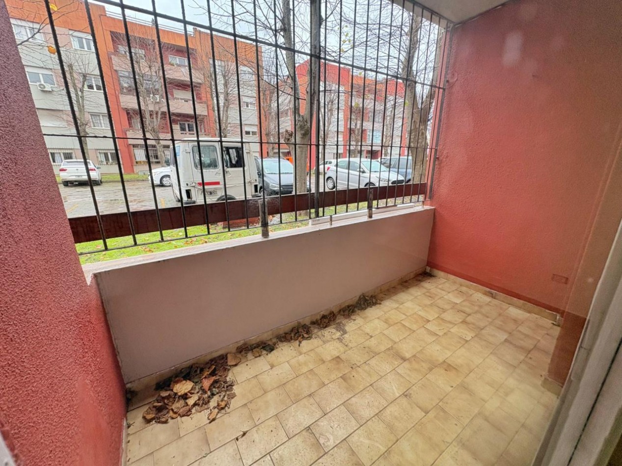 ALQUILER 24 MESES ZONA ESTRADA Y TEJEDOR 3 AMBIENTES CON ESPACIO DE COCHERA 
