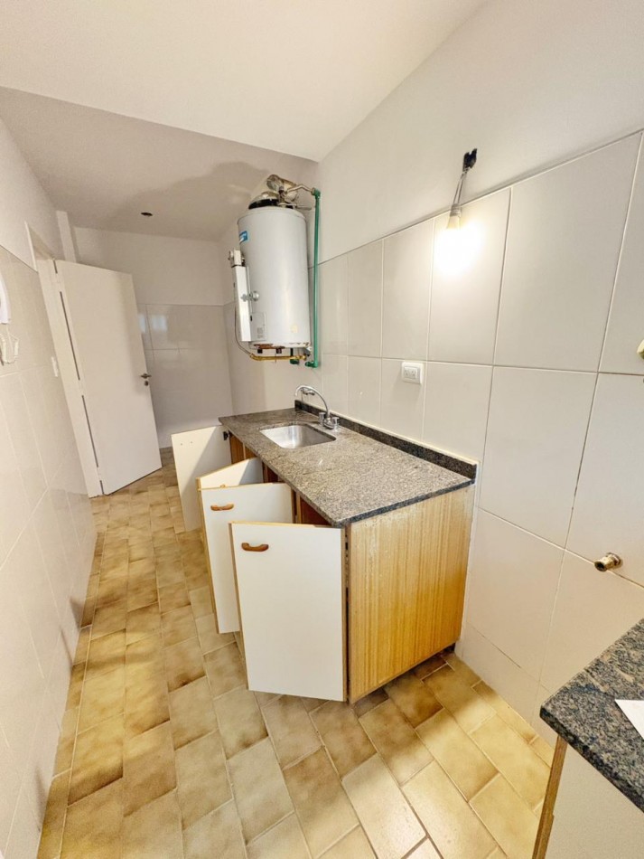 ALQUILER 24 MESES ZONA ESTRADA Y TEJEDOR 3 AMBIENTES CON ESPACIO DE COCHERA 
