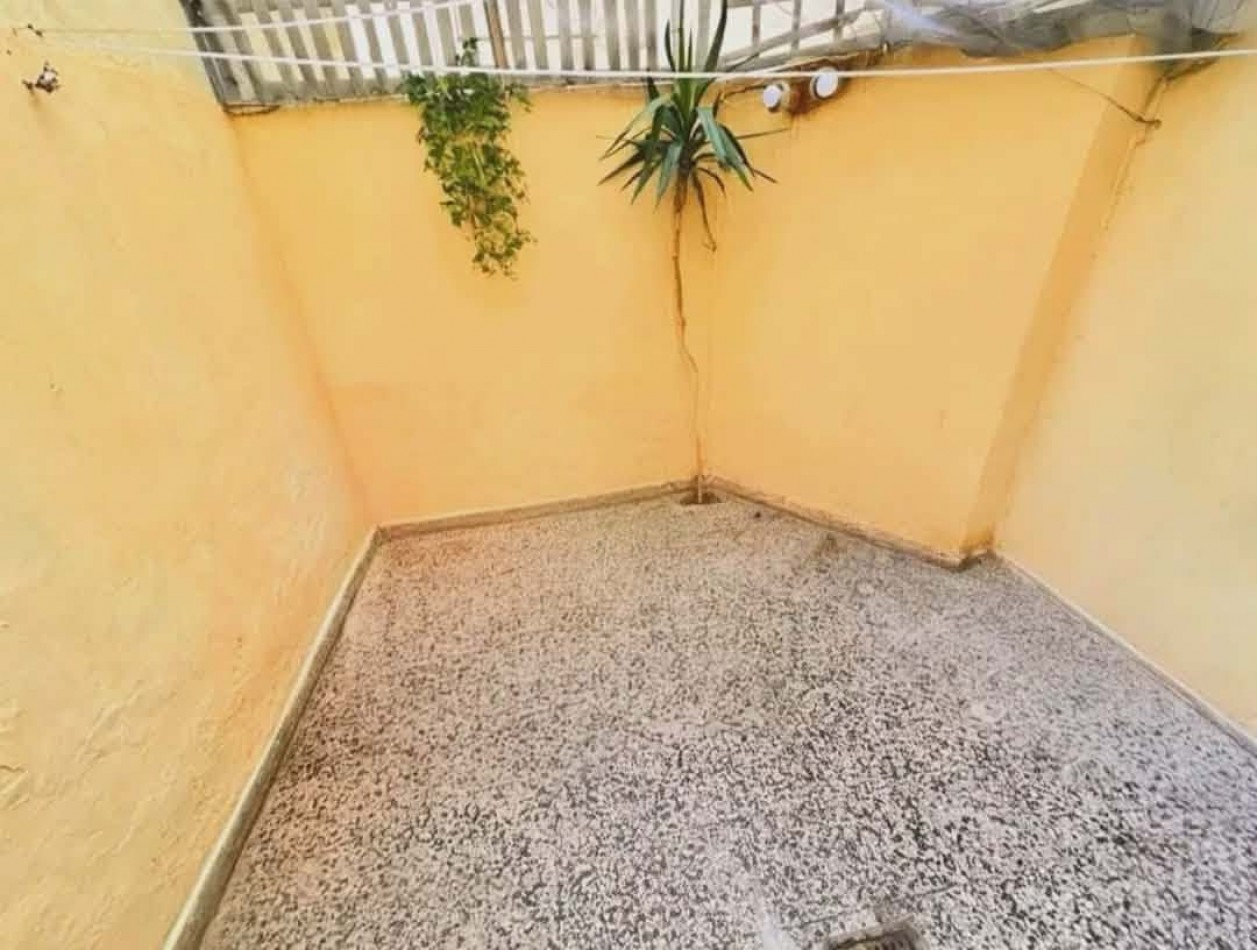 VENDEMOS DEPARTAMENTO DE 2 AMB CON DEPENDENCIA BALCON Y PATIO A LA CALLE
