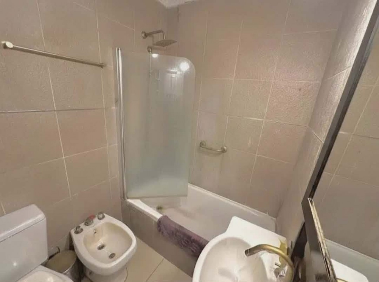 VENDEMOS DEPARTAMENTO DE 2 AMB CON DEPENDENCIA BALCON Y PATIO A LA CALLE