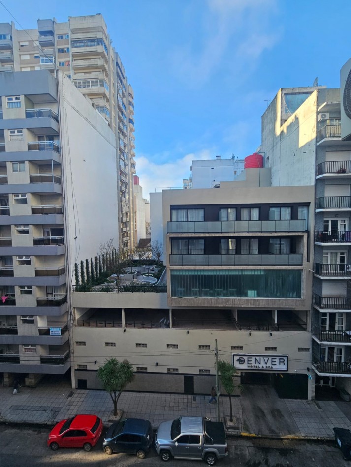 VENDEMOS 1 AMB A LA CALLE CON BALCON FRANCES 