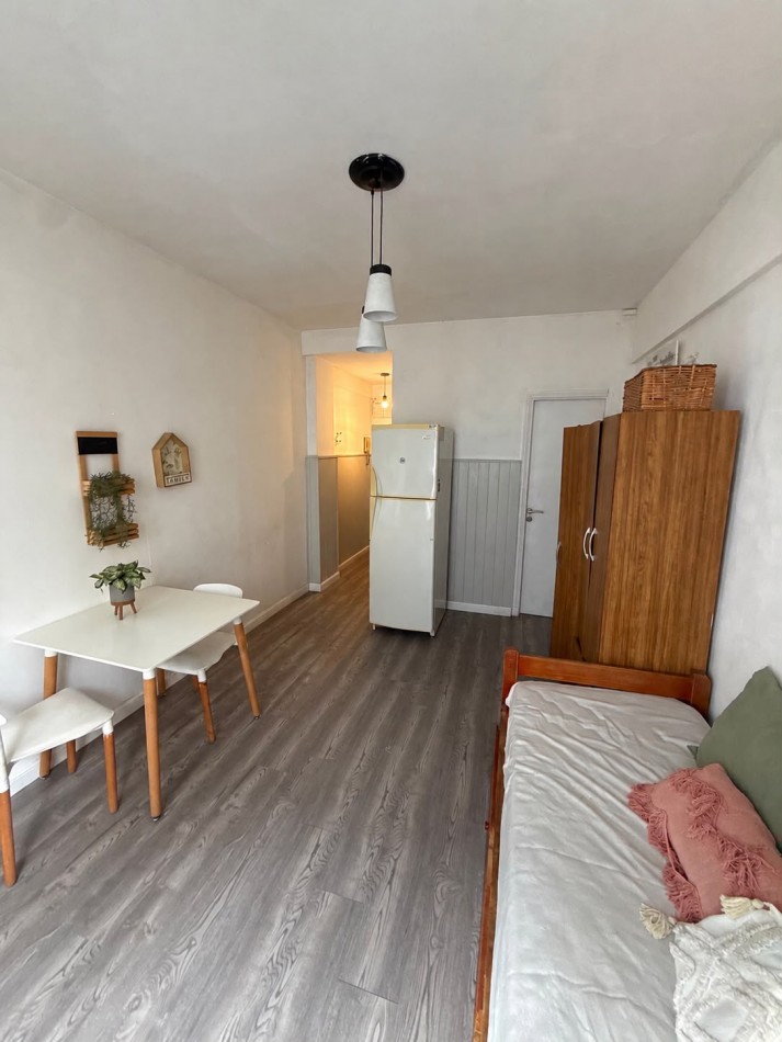 DEPARTAMENTO MONOAMBIENTE A LA CALLE CON BALCON FRANCES 