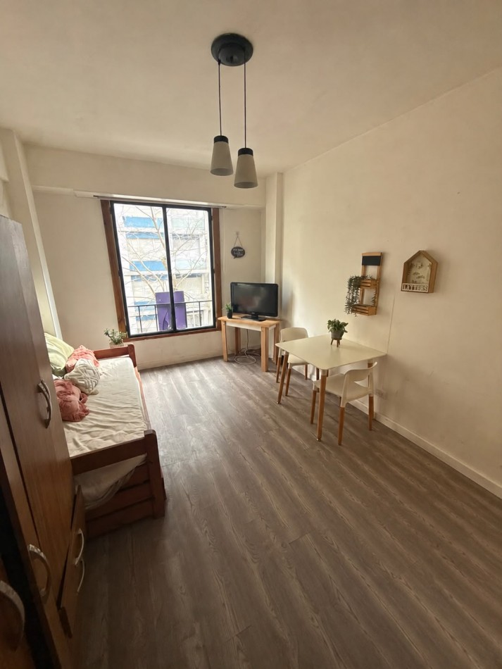 DEPARTAMENTO MONOAMBIENTE A LA CALLE CON BALCON FRANCES 