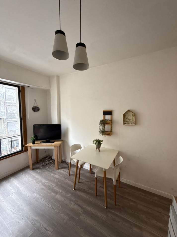 DEPARTAMENTO MONOAMBIENTE A LA CALLE CON BALCON FRANCES 