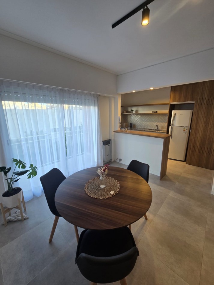 OPORTUNIDAD EN VENTA 2 AMB CON BALCON Y COCHERA APTO CREDITO 