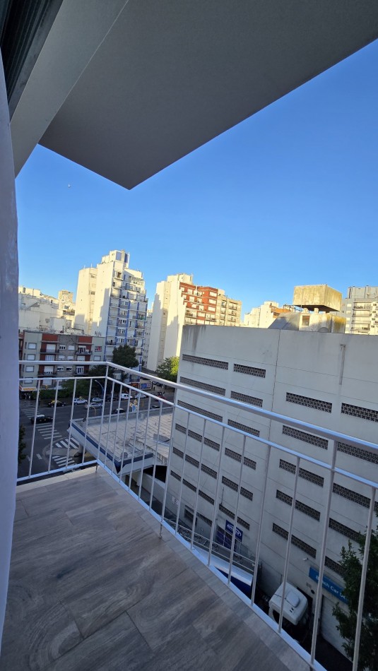 OPORTUNIDAD EN VENTA 2 AMB CON BALCON Y COCHERA APTO CREDITO 