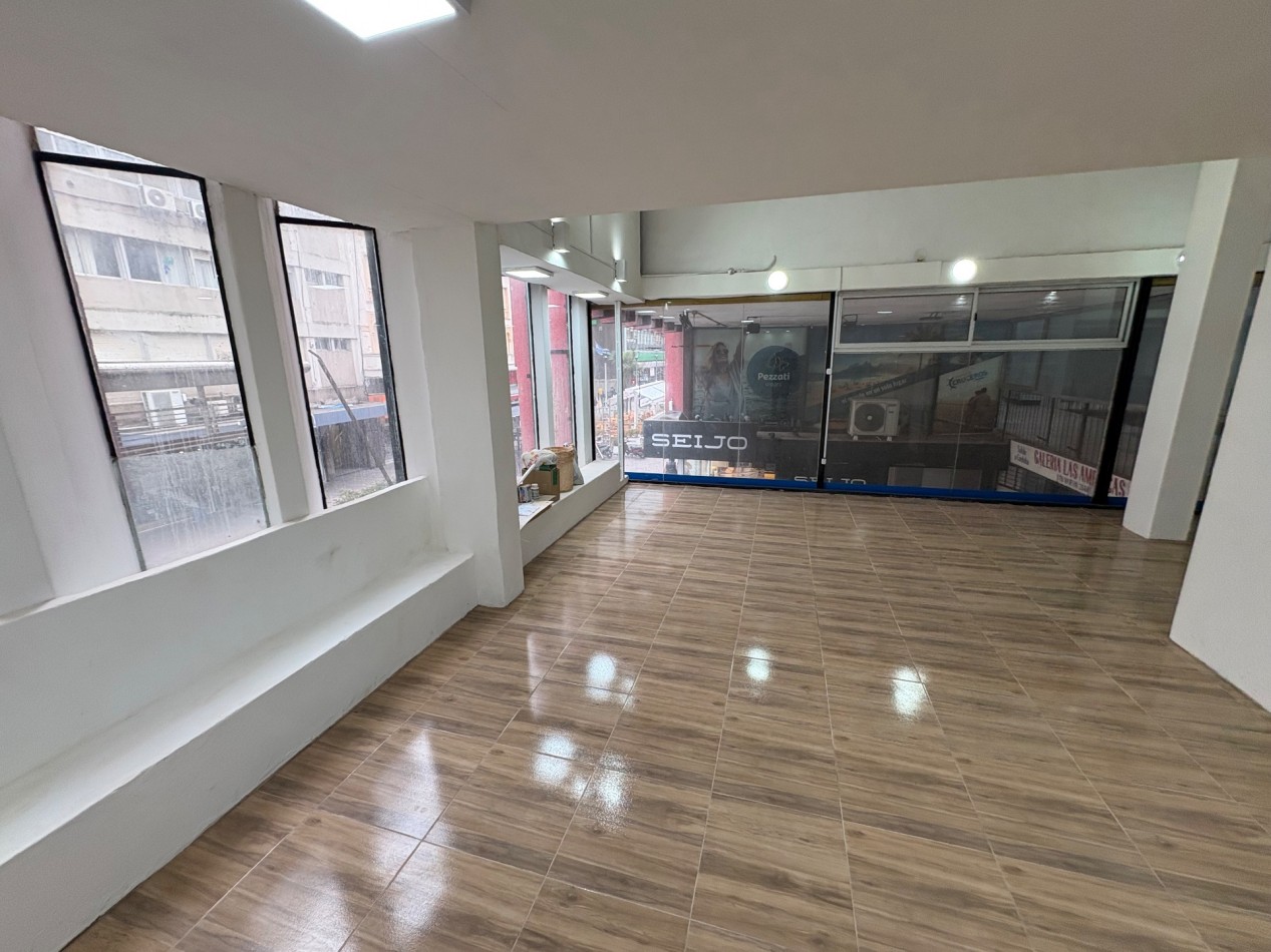 ALQUILER DE OFICINA/LOCAL COMERCIAL EN PEATONAL SAN MARTIN Y CORDOBA 24 Meses 