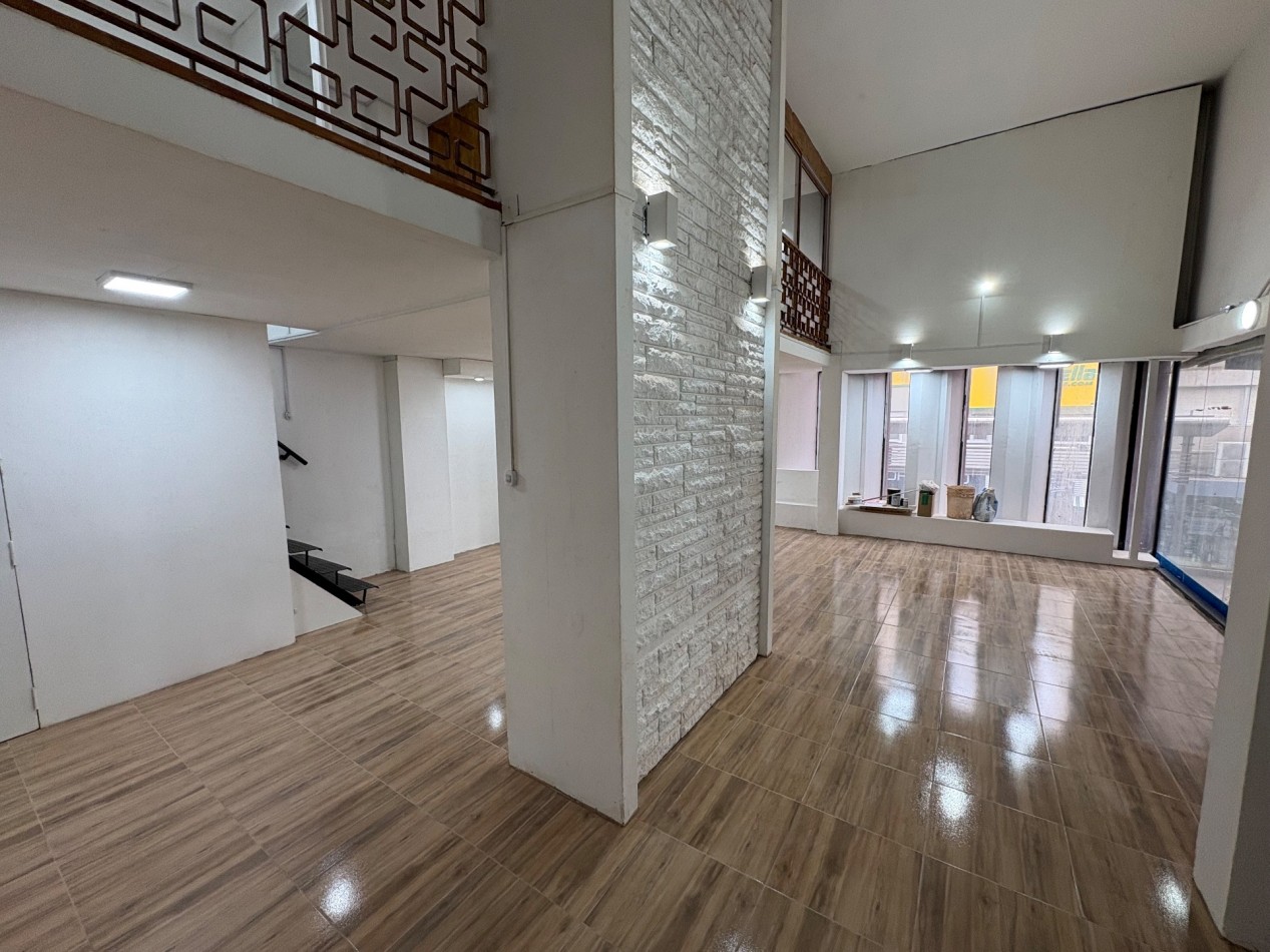 ALQUILER DE OFICINA/LOCAL COMERCIAL EN PEATONAL SAN MARTIN Y CORDOBA 24 Meses 