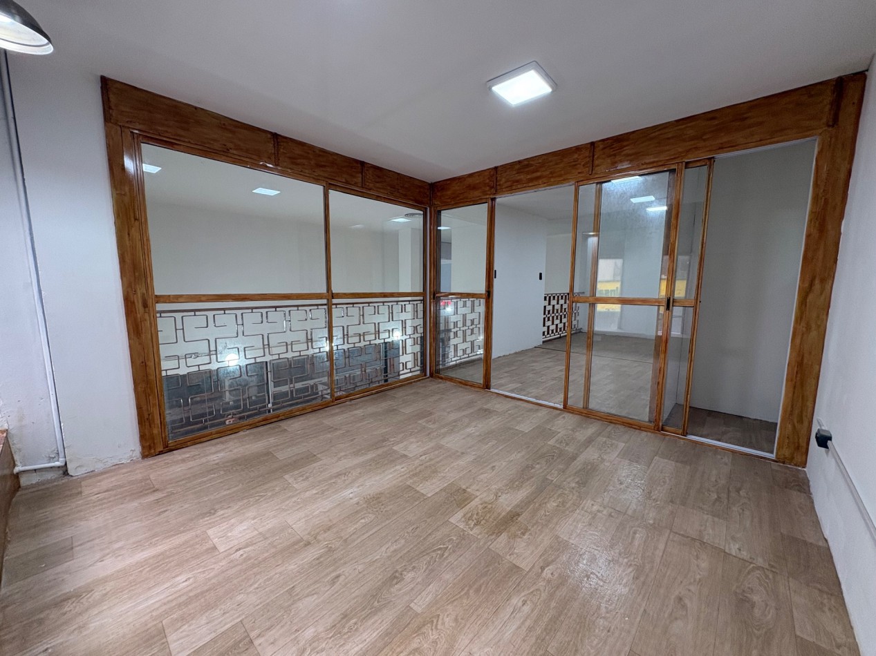 ALQUILER DE OFICINA/LOCAL COMERCIAL EN PEATONAL SAN MARTIN Y CORDOBA 24 Meses 