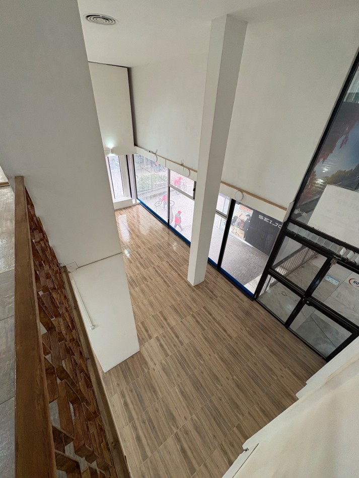 ALQUILER DE OFICINA/LOCAL COMERCIAL EN PEATONAL SAN MARTIN Y CORDOBA 24 Meses 