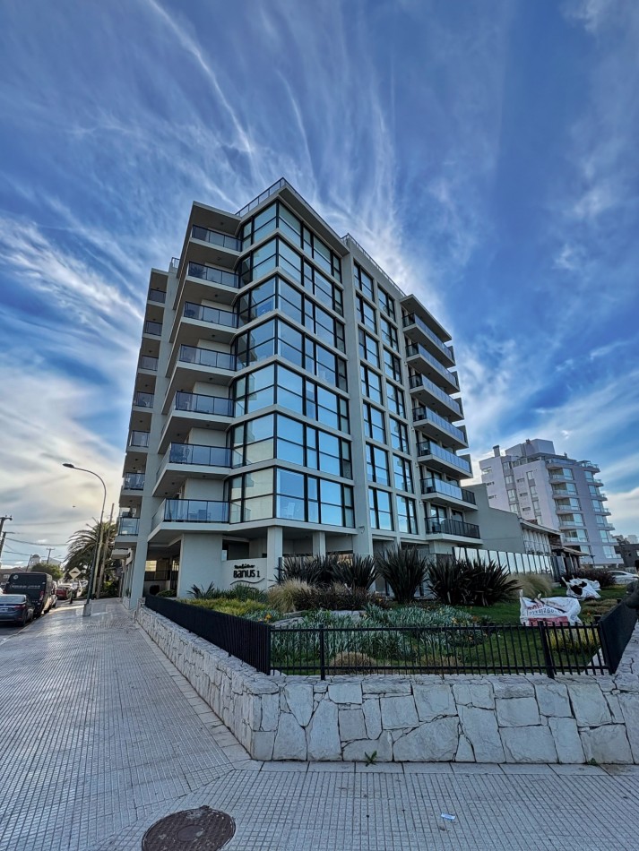 ALQUILER DEPARTAMENTO DE CATEGORIA CON VISTA AL MAR 2 AMB CON COCHERA EN EDIFICIO MARINA BANUS