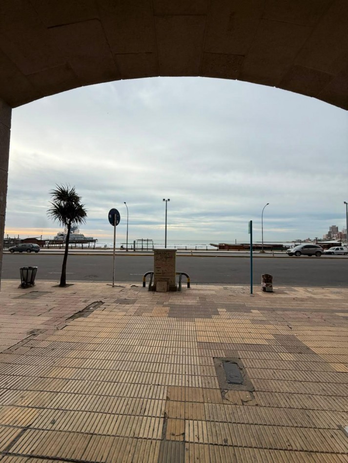 LOCAL COMERCIAL - ZONA CASINO CENTRAL - FRENTE AL MAR 