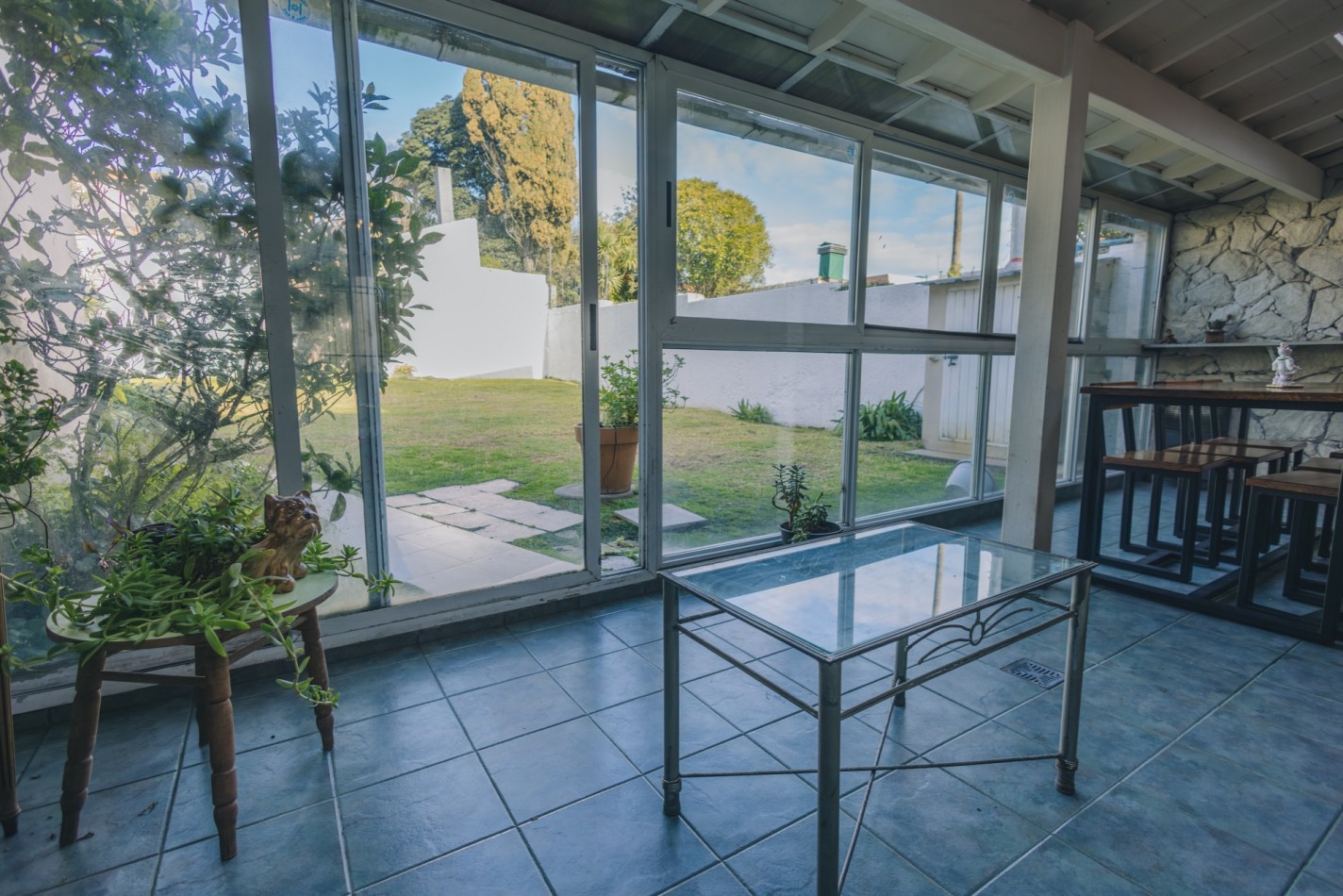 CASA CON DOBLE ACCESO Y SECTOR PROFESIONAL INDEPENDIENTE EN STELLA MARIS