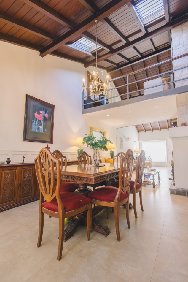 CASA CON DOBLE ACCESO Y SECTOR PROFESIONAL INDEPENDIENTE EN STELLA MARIS