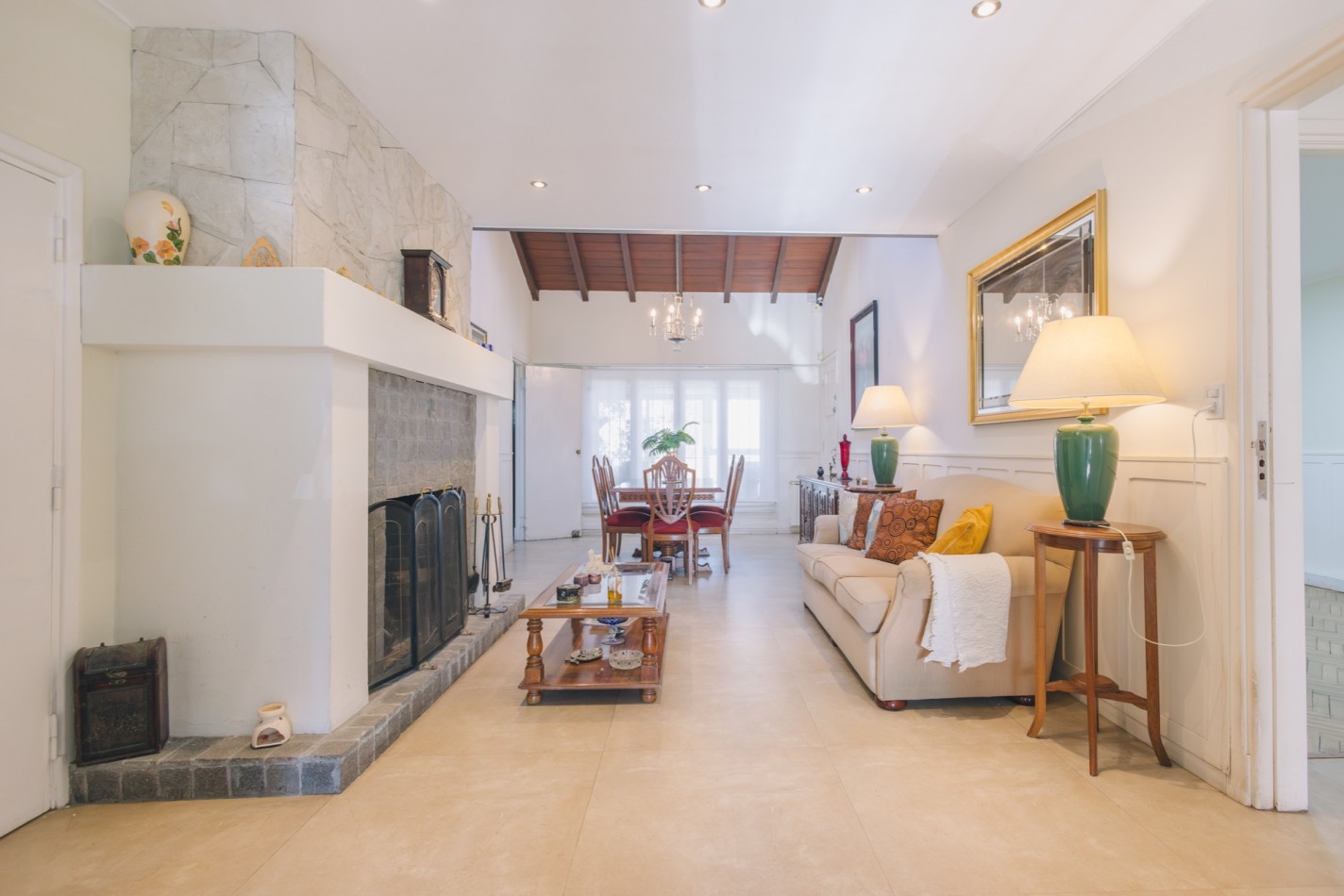 CASA CON DOBLE ACCESO Y SECTOR PROFESIONAL INDEPENDIENTE EN STELLA MARIS