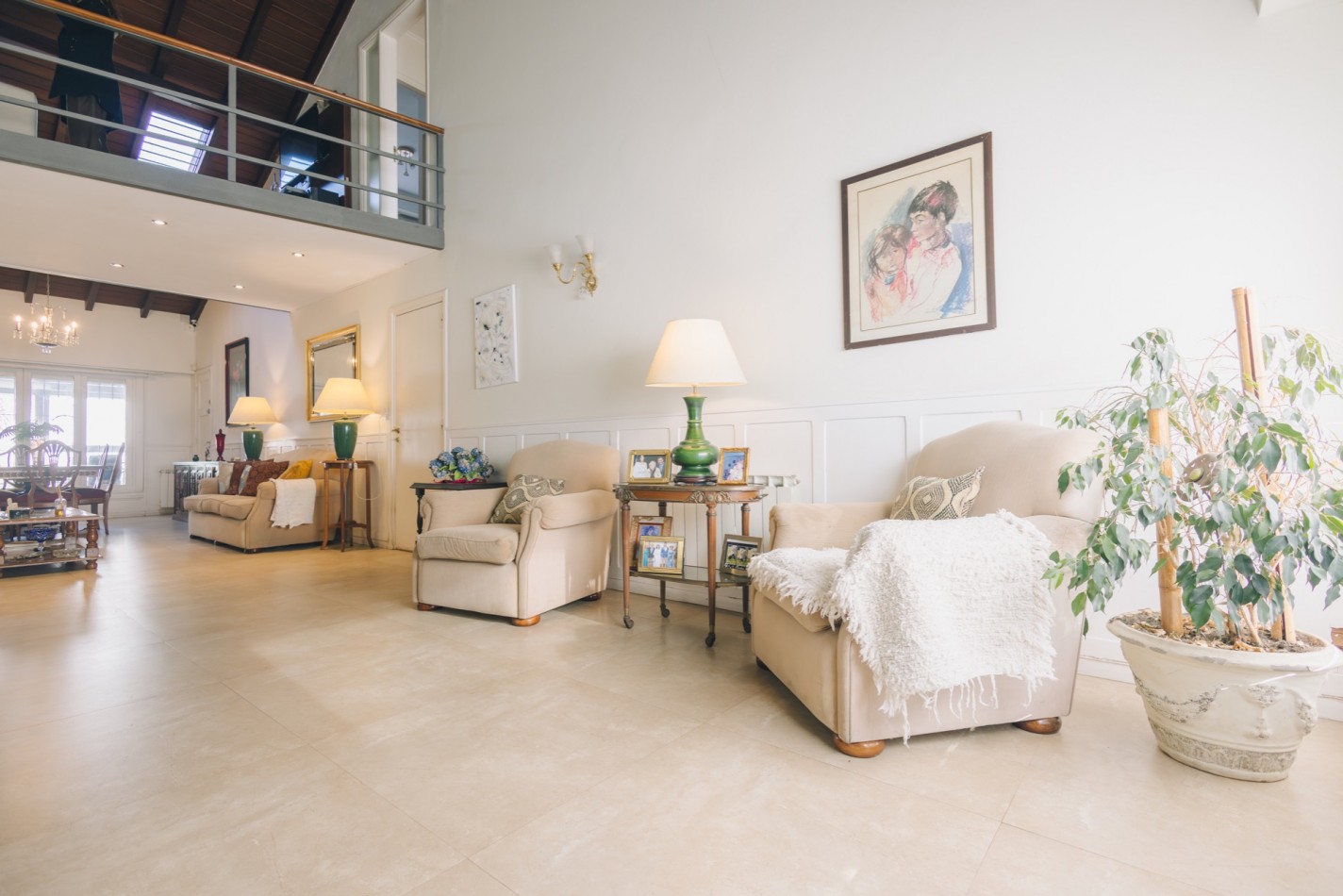 CASA CON DOBLE ACCESO Y SECTOR PROFESIONAL INDEPENDIENTE EN STELLA MARIS
