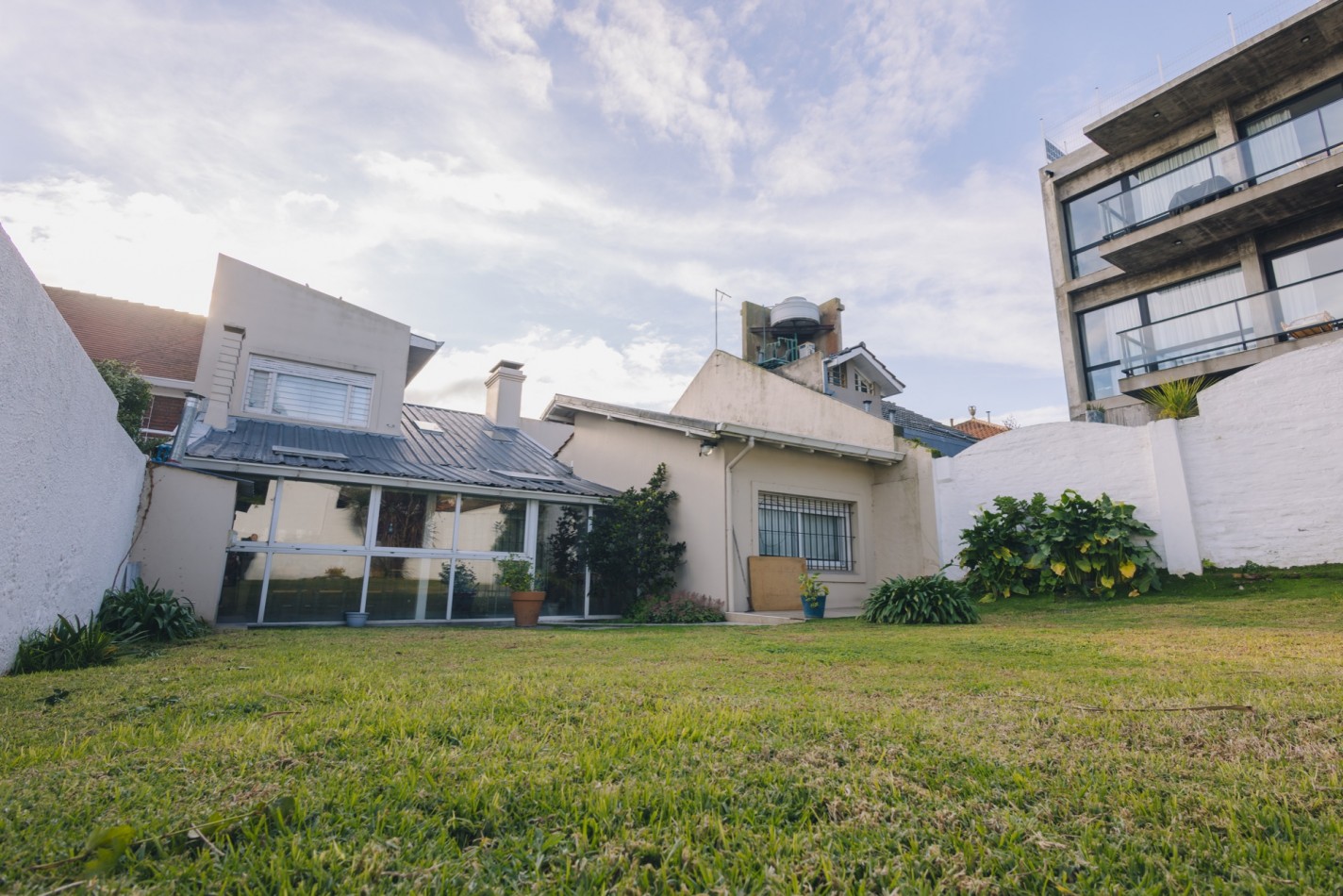 CASA CON DOBLE ACCESO Y SECTOR PROFESIONAL INDEPENDIENTE EN STELLA MARIS
