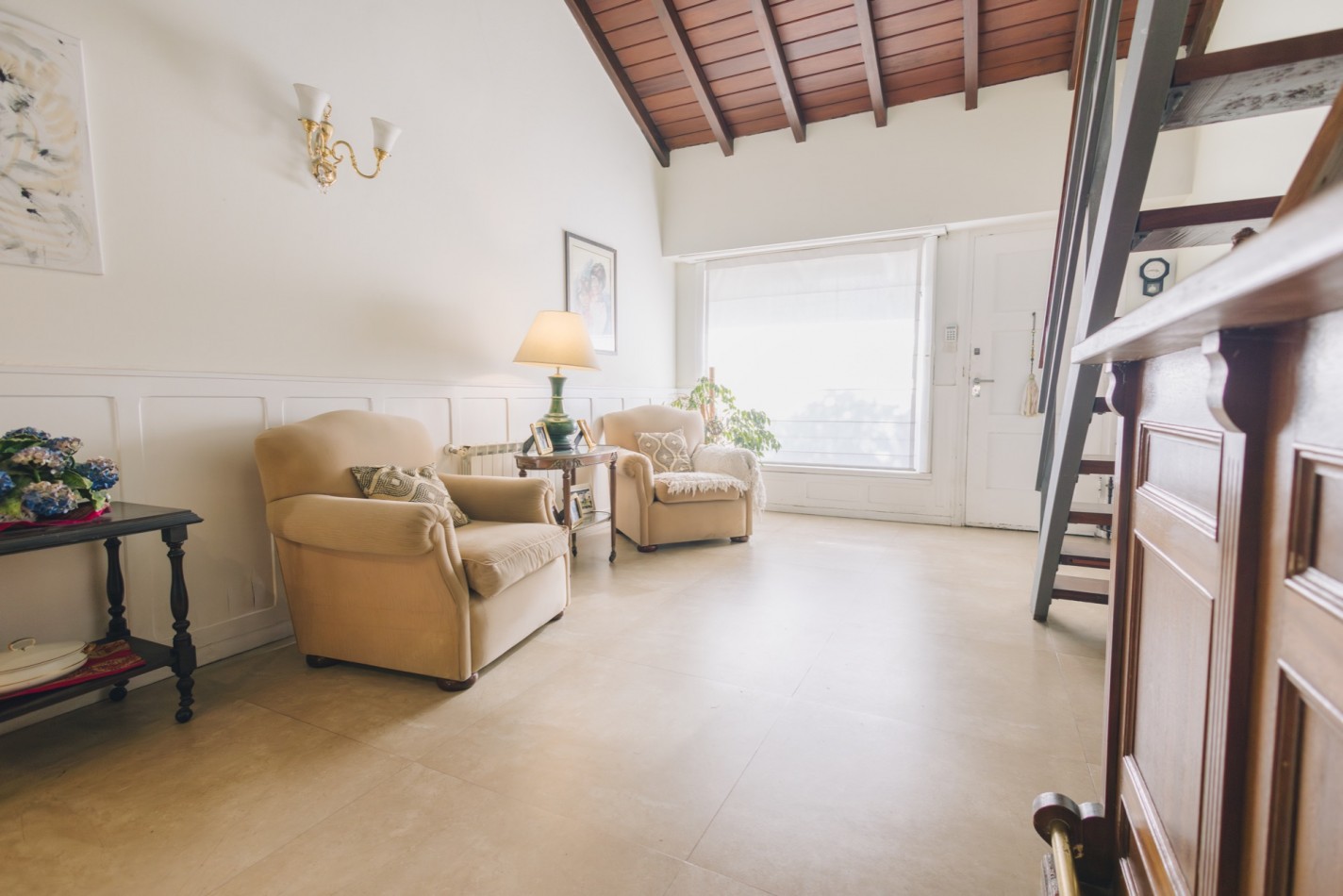 CASA CON DOBLE ACCESO Y SECTOR PROFESIONAL INDEPENDIENTE EN STELLA MARIS