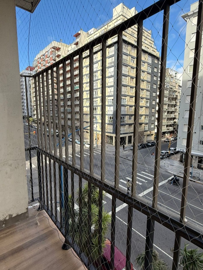 DEPARTAMENTO 3 AMB - A 100MTS DEL MAR - SOBRE AV COLON