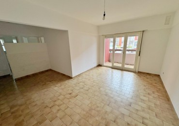 ALQUILER 24 MESES ZONA ESTRADA Y TEJEDOR 3 AMBIENTES CON ESPACIO DE COCHERA 