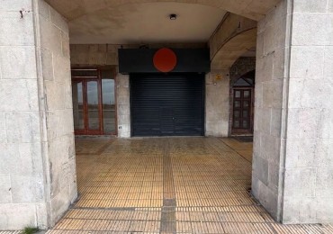 LOCAL COMERCIAL - ZONA CASINO CENTRAL - FRENTE AL MAR 